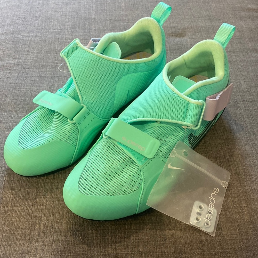 Nike superrep cycle in green glow size 10 womens